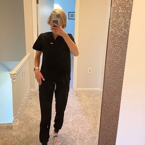 Size xs figs jogger set!